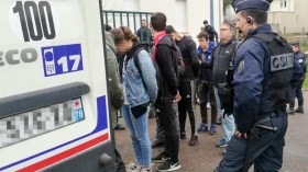 الشرطة الفرنسية تركّع 146 طالبا لاحتجاجهم على الغلاء