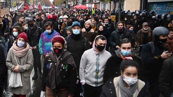 50 منظمة تحضر لمسيرات سلمية بفرنسا في 21 مارس