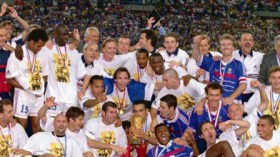 شباب فرنسيون يهددون بنسف مقر الفدرالية إذا لم يكن منتخبهم أبيضا و مسيحيا