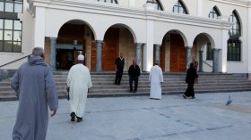 نصف المسلمين في فرنسا علمانيون وأكثر من الربع متشدّدون