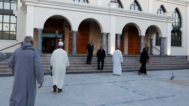 نصف المسلمين في فرنسا علمانيون وأكثر من الربع متشدّدون