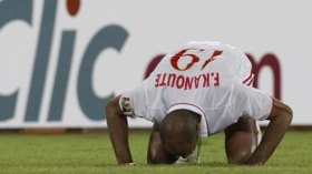 الصلاة والسجود ممنوعان في الملاعب الفرنسية