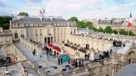 يسار.. إلى اليمين.. دُرْ!