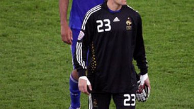 Italy beat France to reach last eight