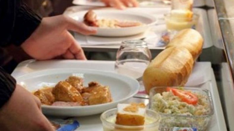 جدل “الوجبات الطائفية” بالمدارس يعود إلى الواجهة في فرنسا