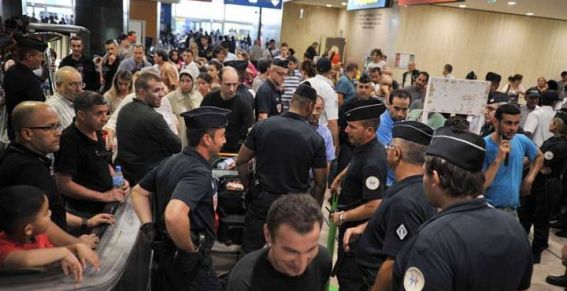 Le gouvernement français va demander de traiter les vieux migrants avec “humanité”