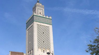 Quatre Algériens licenciés pour avoir observé le jeûne en France