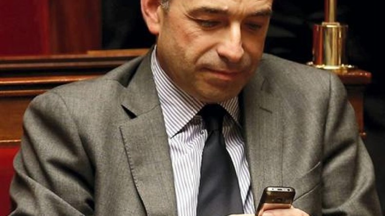 رئيس حزب “ساركوزي” يغازل “الأفلان”!