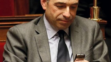 Sarkozy’s UMP Party “cajoles” FLN