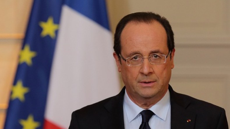 هولاند يتفقد القوات الفرنسية في مالي