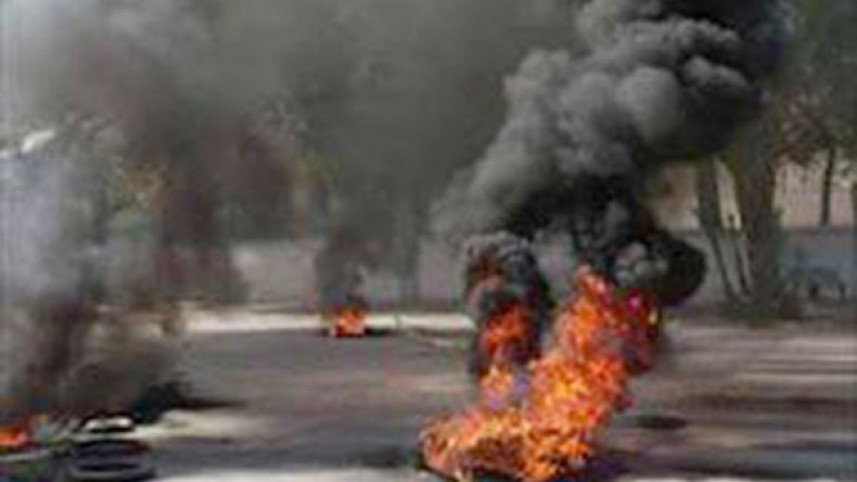 عشرات العائلات الجزائرية تعلق بمعبر حدودي تونسي