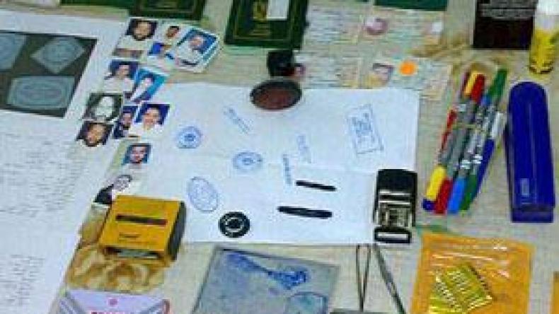 محتال جند “مغفلين” بأختام مزورة لوزارة الدفاع ومدرسة شرشال ‬