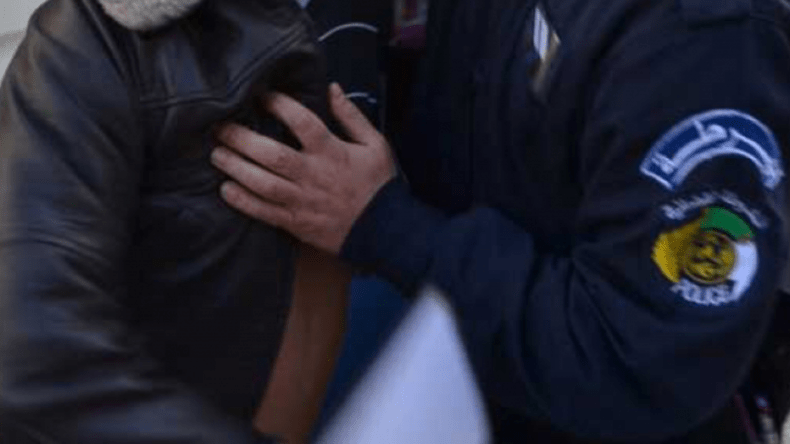 حلبة للمصارعة بالسيوف والسكاكين بزرالدة