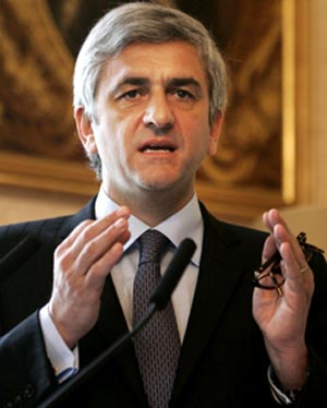 French defence Minister: “Victims of nuclear tests to receive cash compensations”