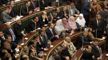 Rentrée parlementaire pour les premiers députés de l'ère post-Moubarak