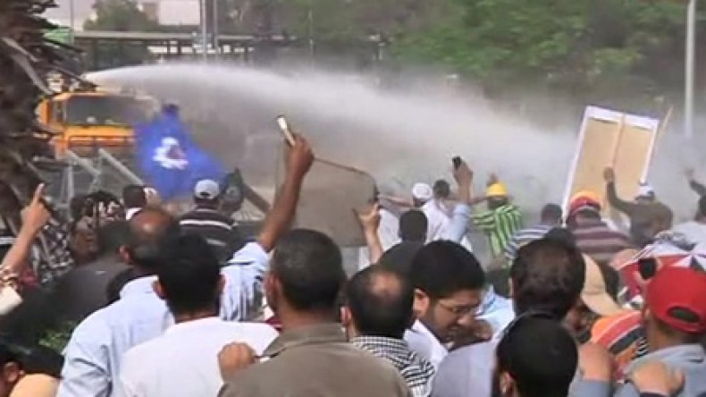 Fresh clashes outside Egyptian defence ministry