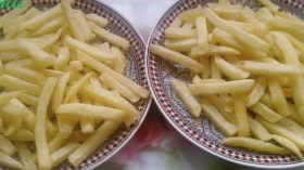 جزائريون‭ ‬وجباتهم‭ ‬الرئيسية‮ ‬بطاطا‭ ‬مقلية‮ ‬وعلبة‭ ‬‮”‬دانون‮”‬‭ ‬وكأس‭ ‬مشروبات‮ ‬غازية؟‭!‬