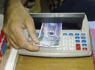 Des africains inondent le marché algérien de fausse monnaie