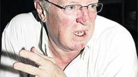 مراسل بريطاني شهير ينفي صلته بكتاب “صدام حسين”