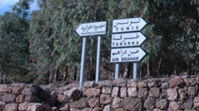 مئات التونسيين يقتحمون الحدود الجزائرية طلبا للعيش الكريم