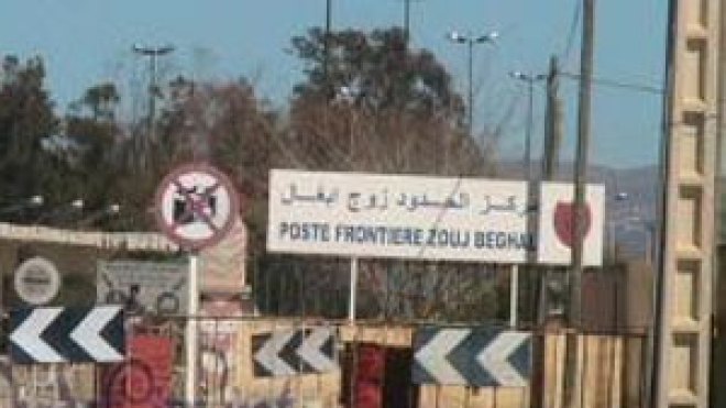 مقتل مهرب حاول الإستيلاء على “كلاشينكوف” وإصابة آخر صدم ضابطا بسيارته