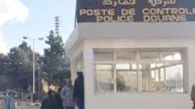 مواطنون‭ ‬تونسيون‮ ‬يمنعون ليبيين‭ ‬من دخول أراضيهم بعد موقف القذافي   ‬