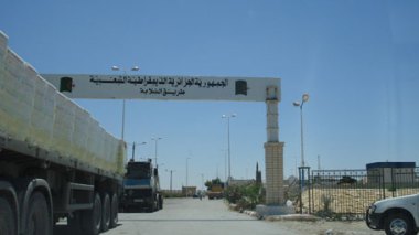 Hundreds of Tunisian protesters tried to enter Algeria soil illegally