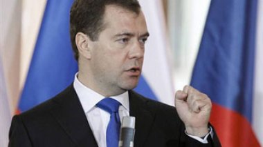 Russie: Dmitri Medvedev balaie les critiques de l'opposition