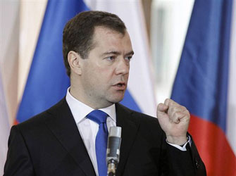Russie: Dmitri Medvedev balaie les critiques de l'opposition