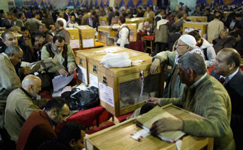 Égypte: les Frères musulmans revendiquent plus de 40% aux législatives