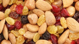 الجزائريون استهلكوا 2300 مليار من الفواكه الجافة خلال سنة