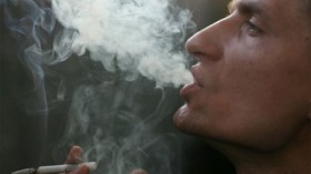 بوتين يمنع التدخين في أغلب المدن الروسية