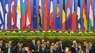 Unity is vital on banking's toxic assets, economists warn G20