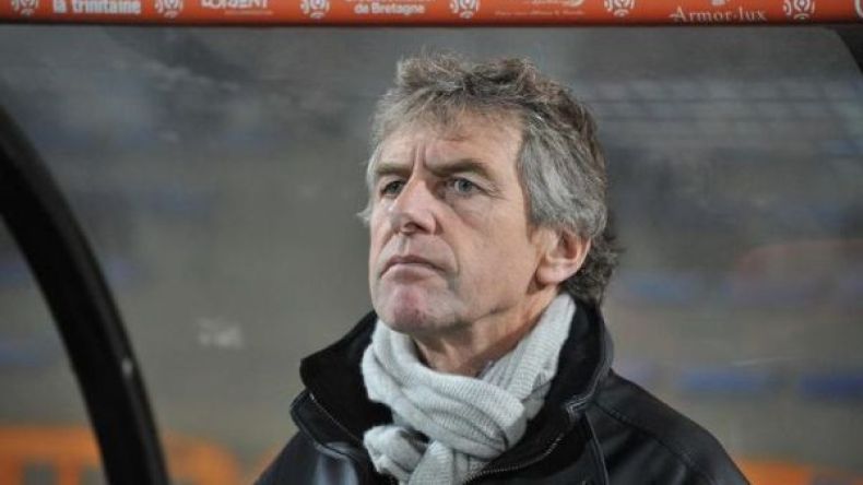 غوركوف بدأ عمله مبكّرا وحضر مباراة البنين ومالاوي