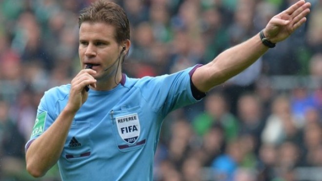 “شبح” سيدير مباراة الشياطين الحمر والدب القطبي!؟