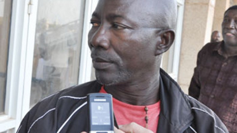 مدرب غامبيا يعد بتأهل منتخب “العقارب” في الجزائر