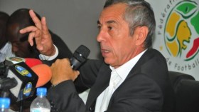 الصحافة السنيغالية “تجلد” جيراس بعد أن تقمّص شخصية خليلوزيتش