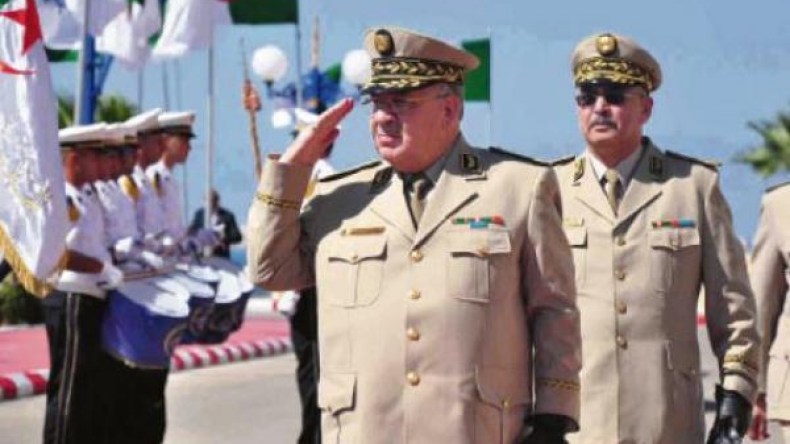 قايد صالح‮ ‬يلتقي‮ ‬وزير الدفاع القطري