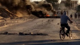سكان السويهلة بالوادي يغلقون الطريق