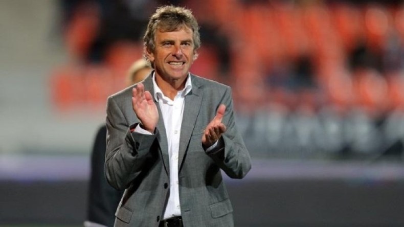 غوركوف ومنصوري تابعا مباراة مالي وغينيا