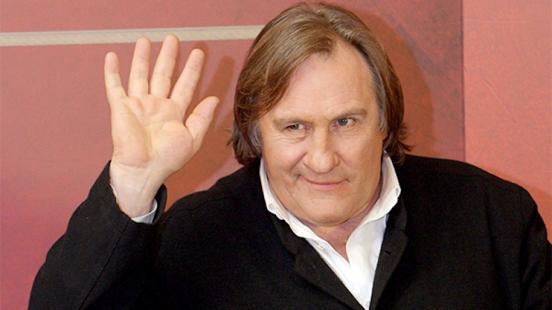 ديبارديو: اعتنقت الإسلام بسبب أغنية لأم كلثوم