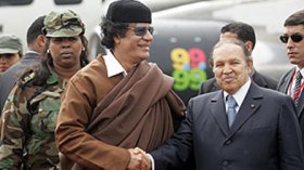 نزول 28 سجينا جزائريا بمطار هواري بومدين كانوا في سجون ليبيا