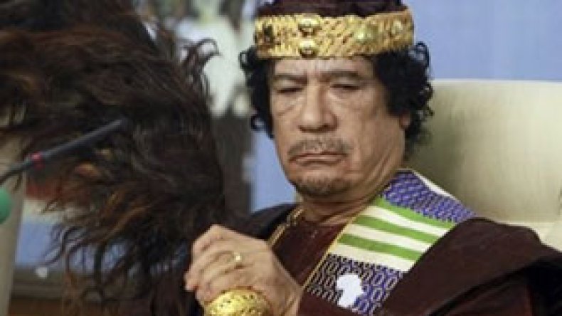 الجزائر ترحّل مسؤولين موالين للقذافي إلى ليبيا