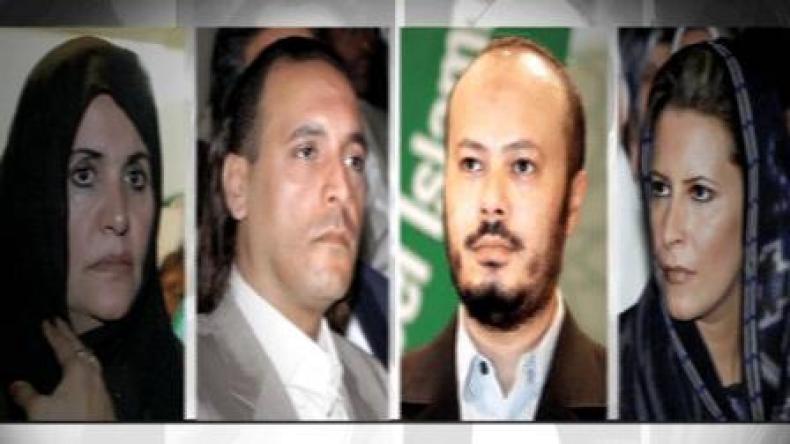 أنباء عن مغادرة عائلة القذافي للجزائر