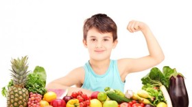 تغذية الطفل في الفصل الحار.. لا بديل عن وجبة صحية