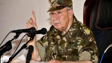 ويترجَّل الفارس..