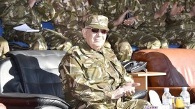 قايد صالح: نسعى إلى بناء جيش قوي وعصري عماده الكفاءة