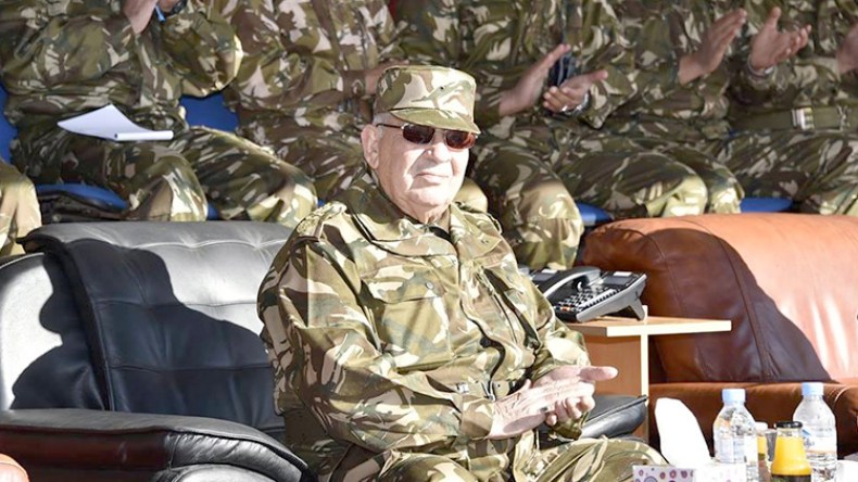 قايد صالح: نسعى إلى بناء جيش قوي وعصري عماده الكفاءة