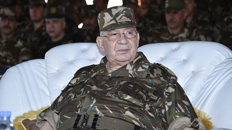 قايد صالح: “سلطة الشعب فوق الدستور وفوق الجميع”