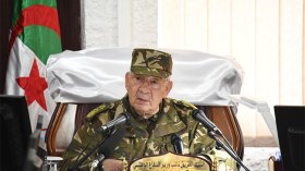 قايد صالح: يجب التنفيذ الدقيق والصارم لبرامج التحضير القتالي
